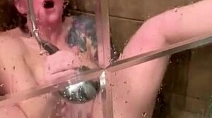 Exkluzivní HD video amatérských párů, které se sprchují a končí spolu