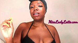 巨乳和金融支配:黑人女主宰的奴隶训练视频