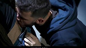 Anal gay à cru avec une grosse bite de papa en vidéo HD