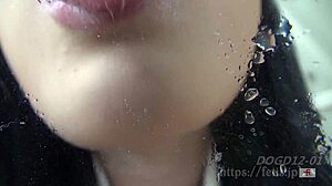 日本色情视频中的舌头和嘴巴喷动作