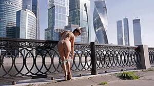 街上与熟女的公共裸体