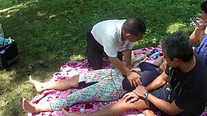Азиатски красавици се отдават на чувствен масаж