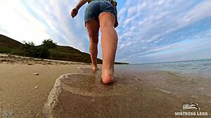 Laat me je begeleiden door mijn blote voeten avontuur op het strand