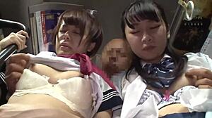 Femmes japonaises amateurs en costume donnent des branlettes et reçoivent du sperme sur leur visage