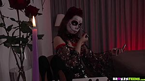 Luna Hazes erotický Halloweensky kostým vedie k intenzívnej análnej akcii