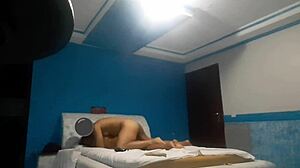 美しいブラジルの思春期をホテルに連れ込んで、性交をします。