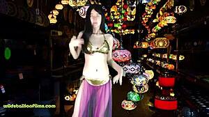 A Chinese belly dancer impresses the crowd in Istanbul with her performance